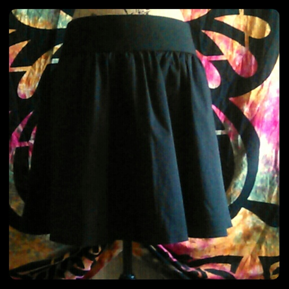 Express Dresses & Skirts - Express black elastic waist pocket skirt