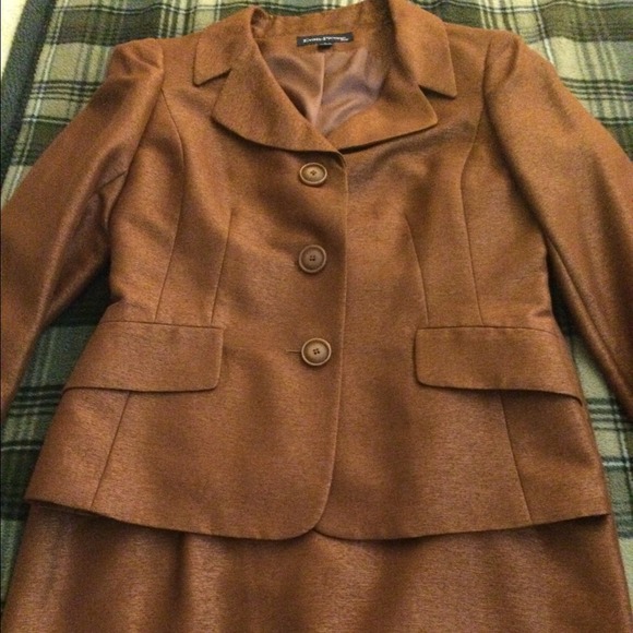 Beautiful light weight suit used one time❤️