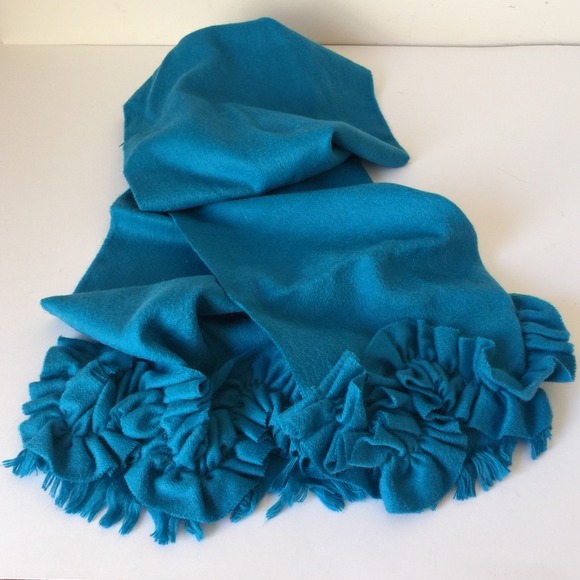 Amicale Cashmere Scarf - Picture 2 of 2