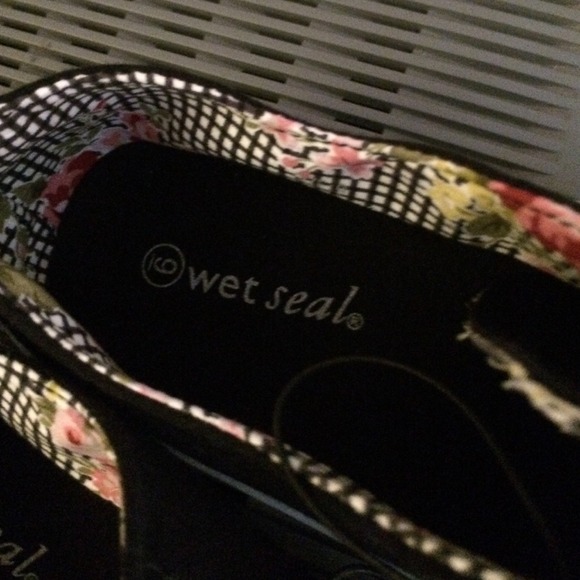 Girls black and white sneakers - Picture 2 of 4