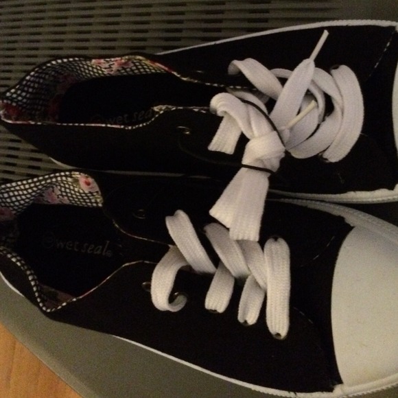 Girls black and white sneakers - Picture 4 of 4