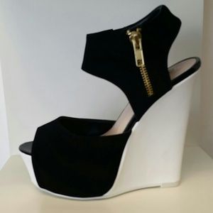 Black n white wedges