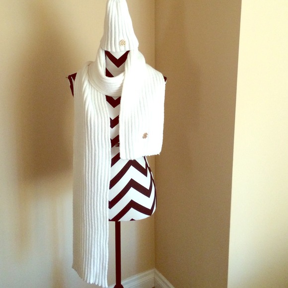 Roberto Cavalli Wool Scarf & Hat