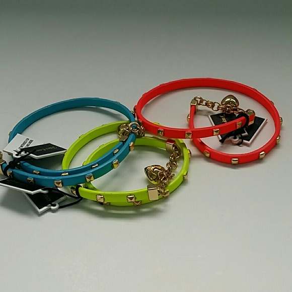 Juicy Couture bracelets comes in 3 color