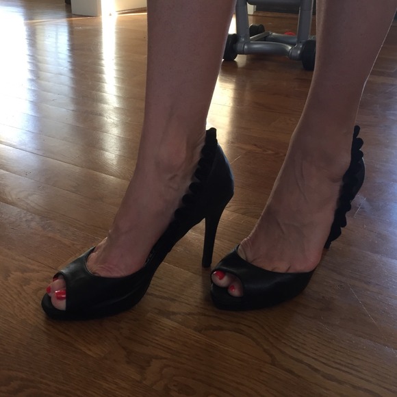 🎉HP🎉 Black Ruffle Heels - Picture 3 of 4