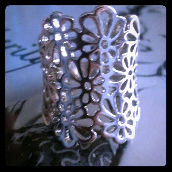 Beautiful Silver Flower Ring