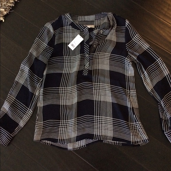 NWT banana republic navy and white blouse