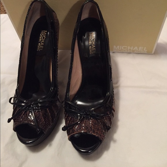 MICHAEL KORS Black/brown Snake print Platform pump