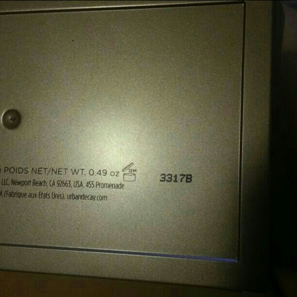 Sold! Urban decay flushed palette - Picture 3 of 4