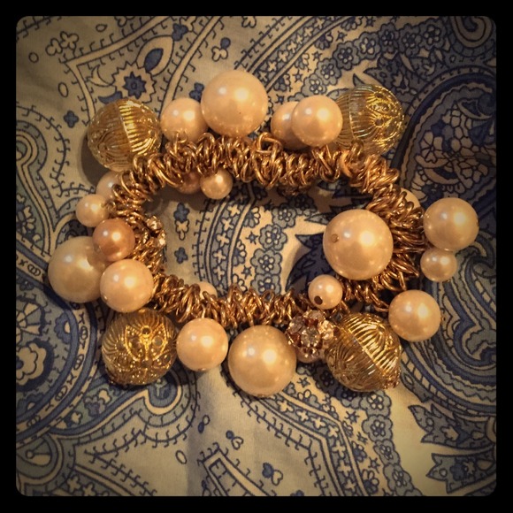 Pearl and gold bracelet