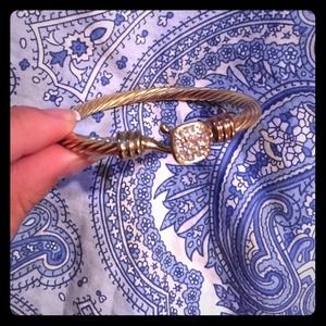 Gold bangle