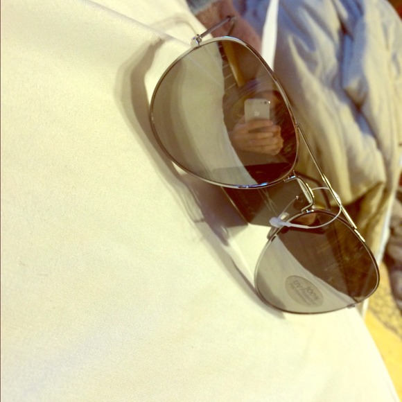 Silver mirrored aviators