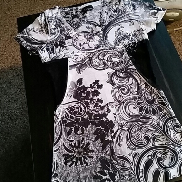 Daytrip black & white embellished top!