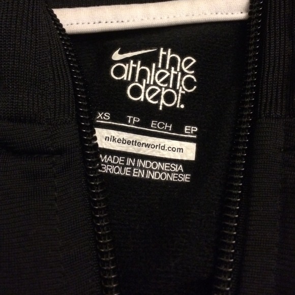 Nike jacket - Picture 2 of 2