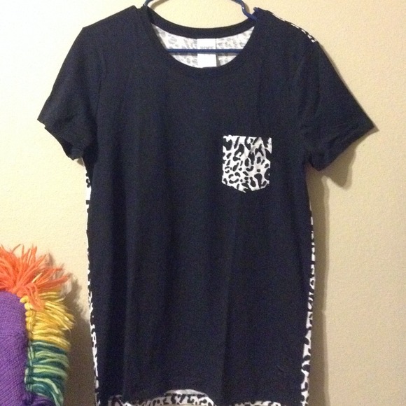 Victoria's Secret PINK tee w/ accent pocket