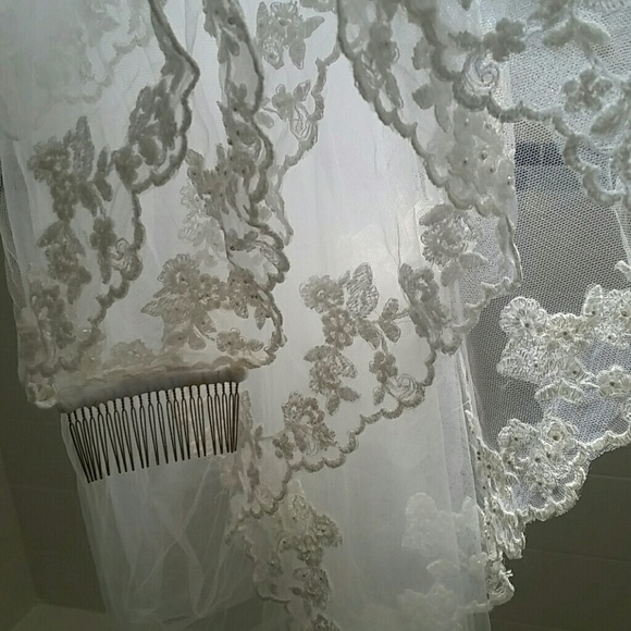 Like new Long cathedral veil