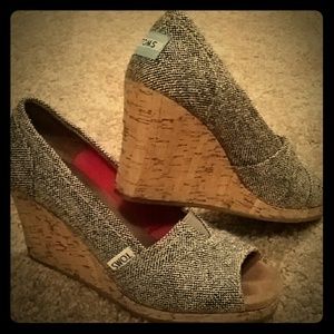 Gray toms