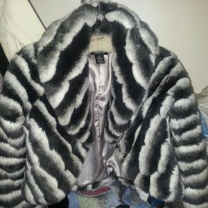 Arden B black and white fake fur jacket xs