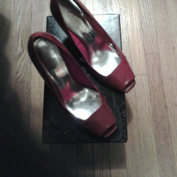 Shoes - Picture 2 of 3