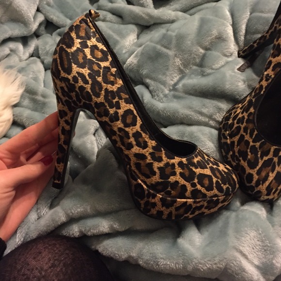 Heels - Picture 2 of 3