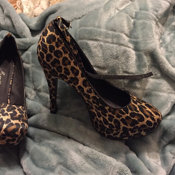 Heels - Picture 3 of 3