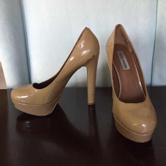 Nude Steve Madden Patent Leather Pumps