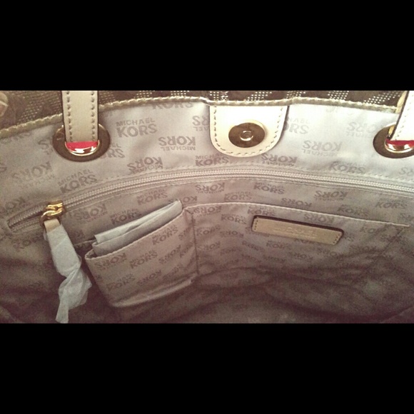 SOLD!! NWT GOLD MICHAEL KORS TOTE HANDBAG! - Picture 4 of 4