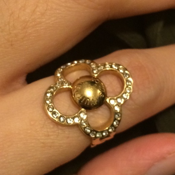 LOUIS VUITTON rhinestone ring