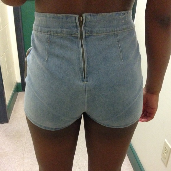 Cute Light Jean High Waist Shorts - Picture 2 of 4