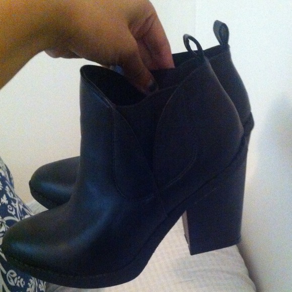 ⚡️Simple black boot w/ perfect heel ⚡️