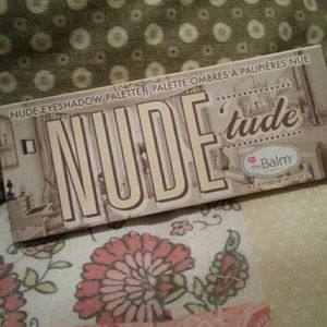 *Like New* TheBalm NUDE'tude