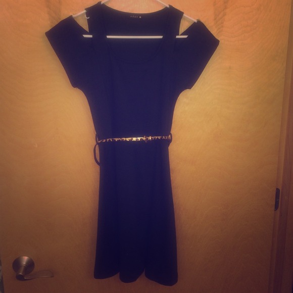 Black sleeved short dress with leopard belt
