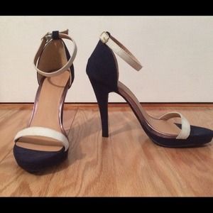 ✨REDUCED✨Forever 21 strappy heels