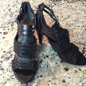 Gianni Bini black leather strappy heel