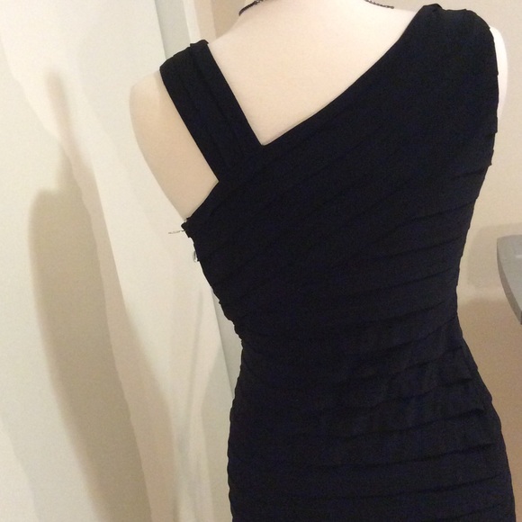 Plain black long dress - Picture 3 of 4
