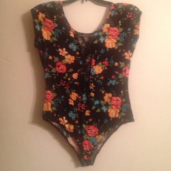 Floral onesie - Picture 1 of 2
