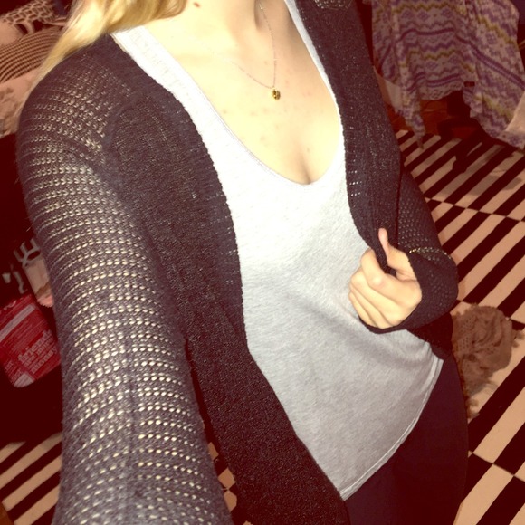 URBAN OUTFITTERS Black sweater