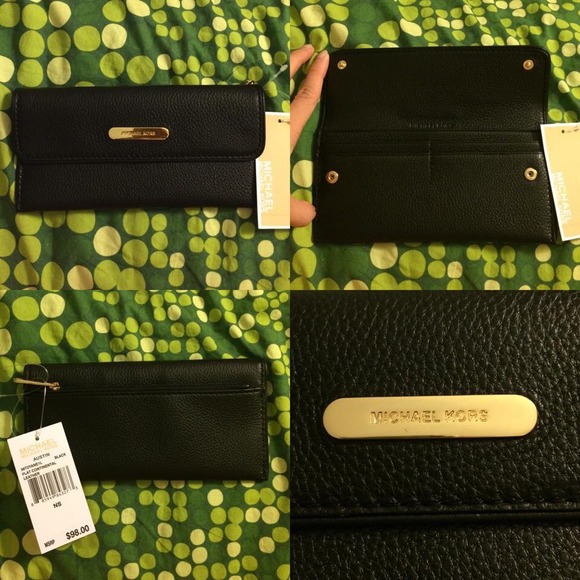 💥SOLD in bundle💥Mickael Kors Austin flat wallet