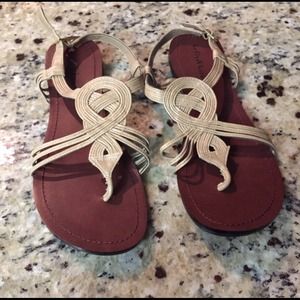 *NWOT* Kelly & Katie woven sandals