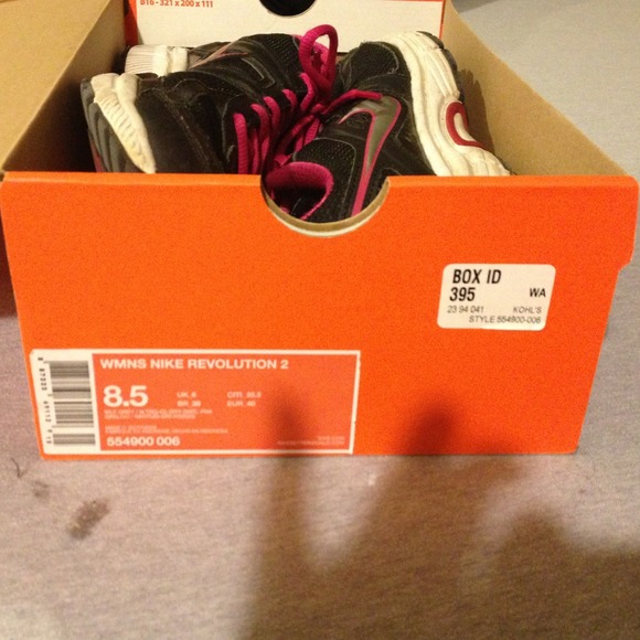 Women's Nike Sneakers!