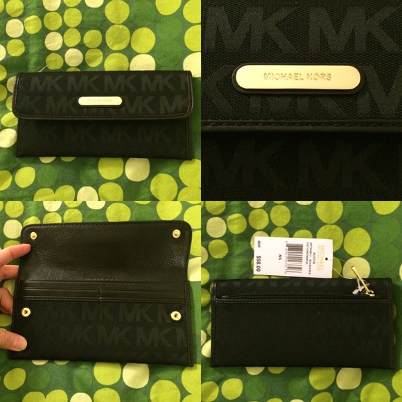 💥SOLD in bundle💥Michael Kors Austin Flat wallet