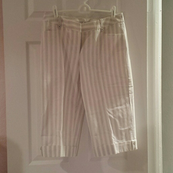 Black and white Capri size 10