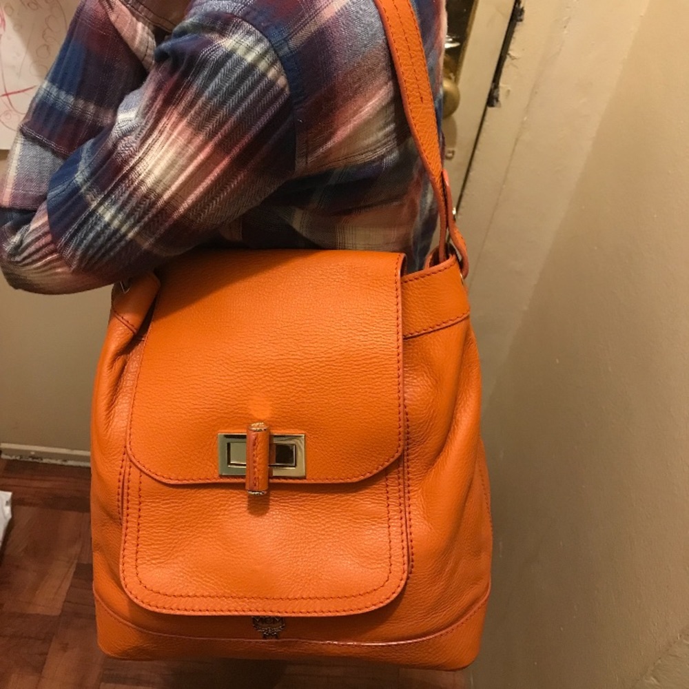 👜AUTHENTIC MCM ORANGE SHOULDER  BAG👜 - Picture 3 of 17