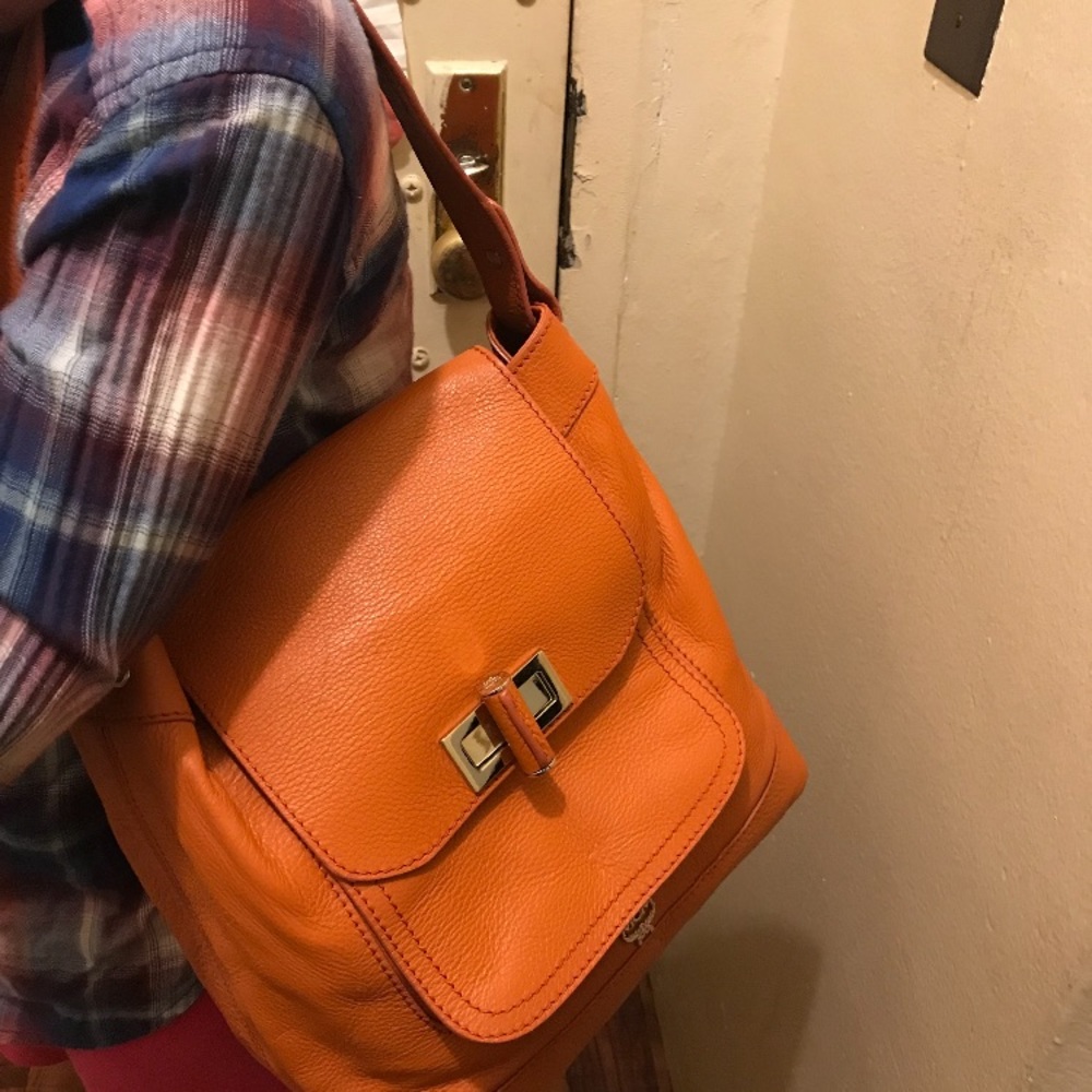 👜AUTHENTIC MCM ORANGE SHOULDER  BAG👜 - Picture 8 of 17