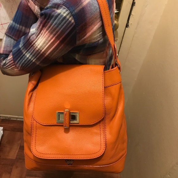 ๐AUTHENTIC MCM ORANGE SHOULDER  BAG๐ - Picture 3 of 17