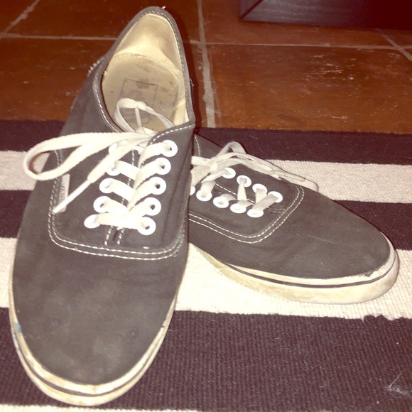 VANS classic black lowtop sneakers