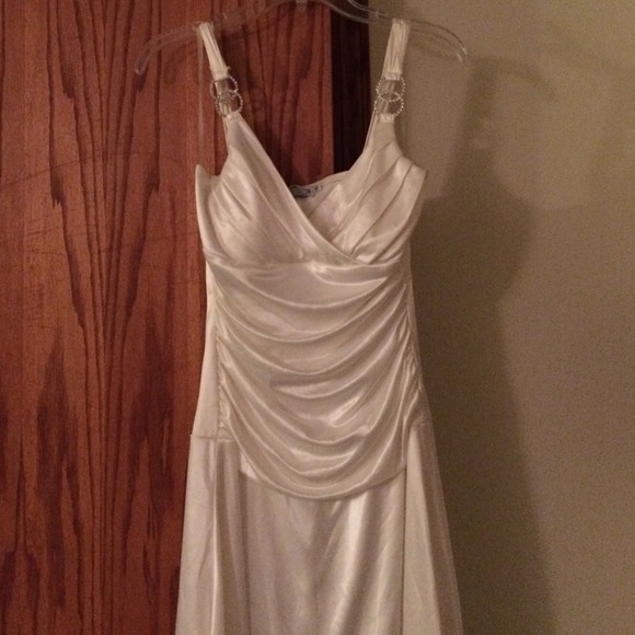 Beautiful white polyester accented dress