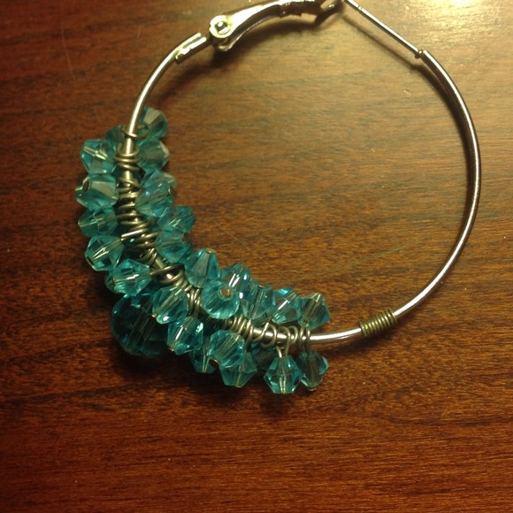 Gorgeous blue beaded hoop earrings - Picture 2 of 2