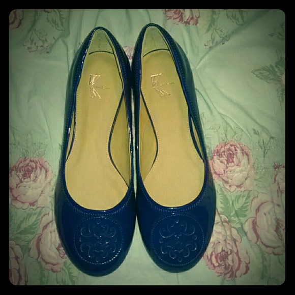 New never worn patent leather flats