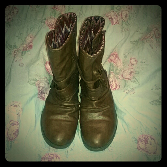 Short boots